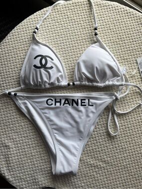 Women’s bathing suit